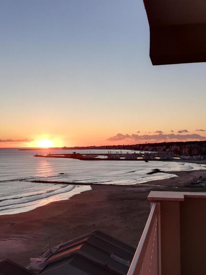 네뚜노 La Terrazza Sul Tirreno 아파트 외부 사진